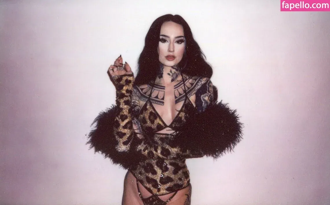 Emma Vauxdevil Onlyfans Photo Gallery 