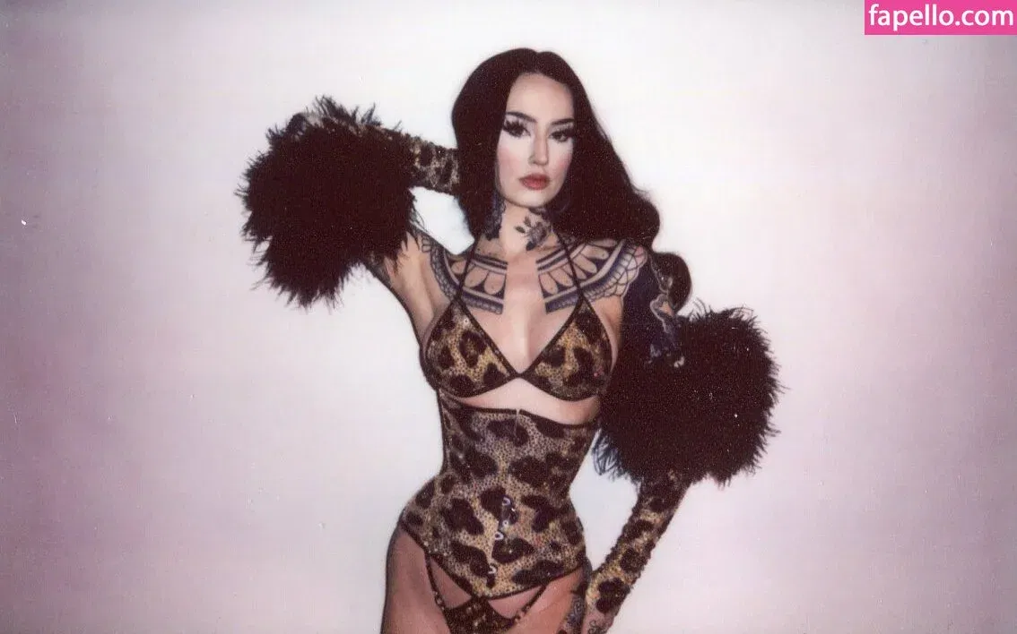 Emma Vauxdevil Onlyfans Photo Gallery 