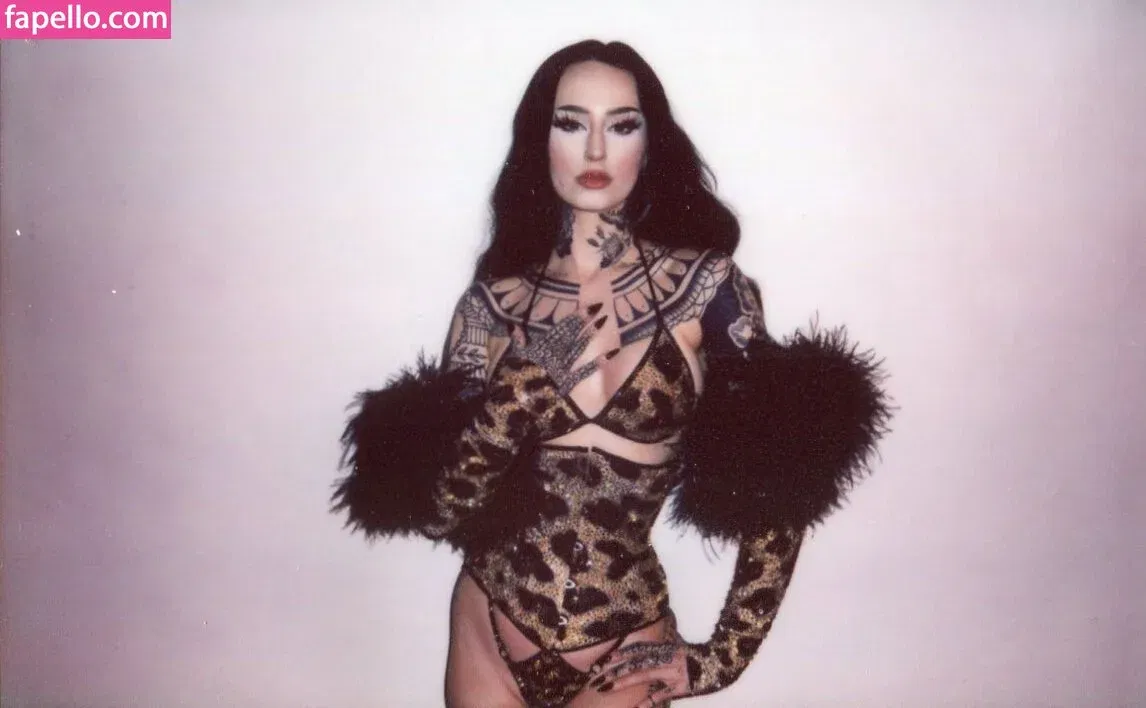 Emma Vauxdevil Onlyfans Photo Gallery 