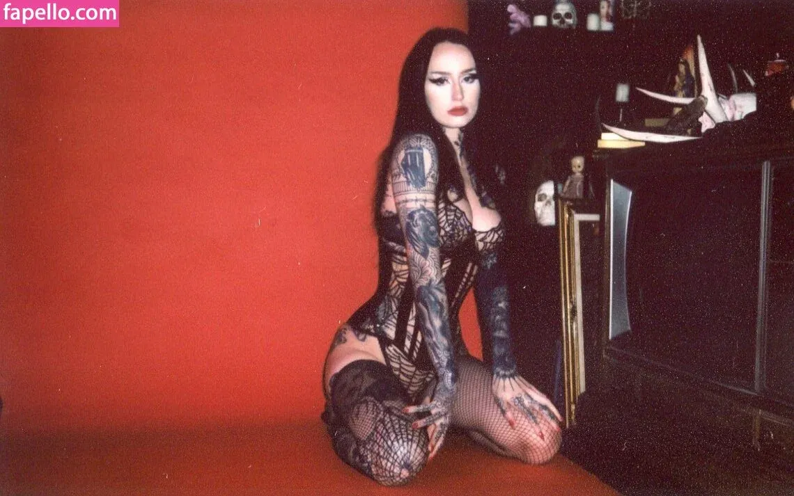 Emma Vauxdevil Onlyfans Photo Gallery 