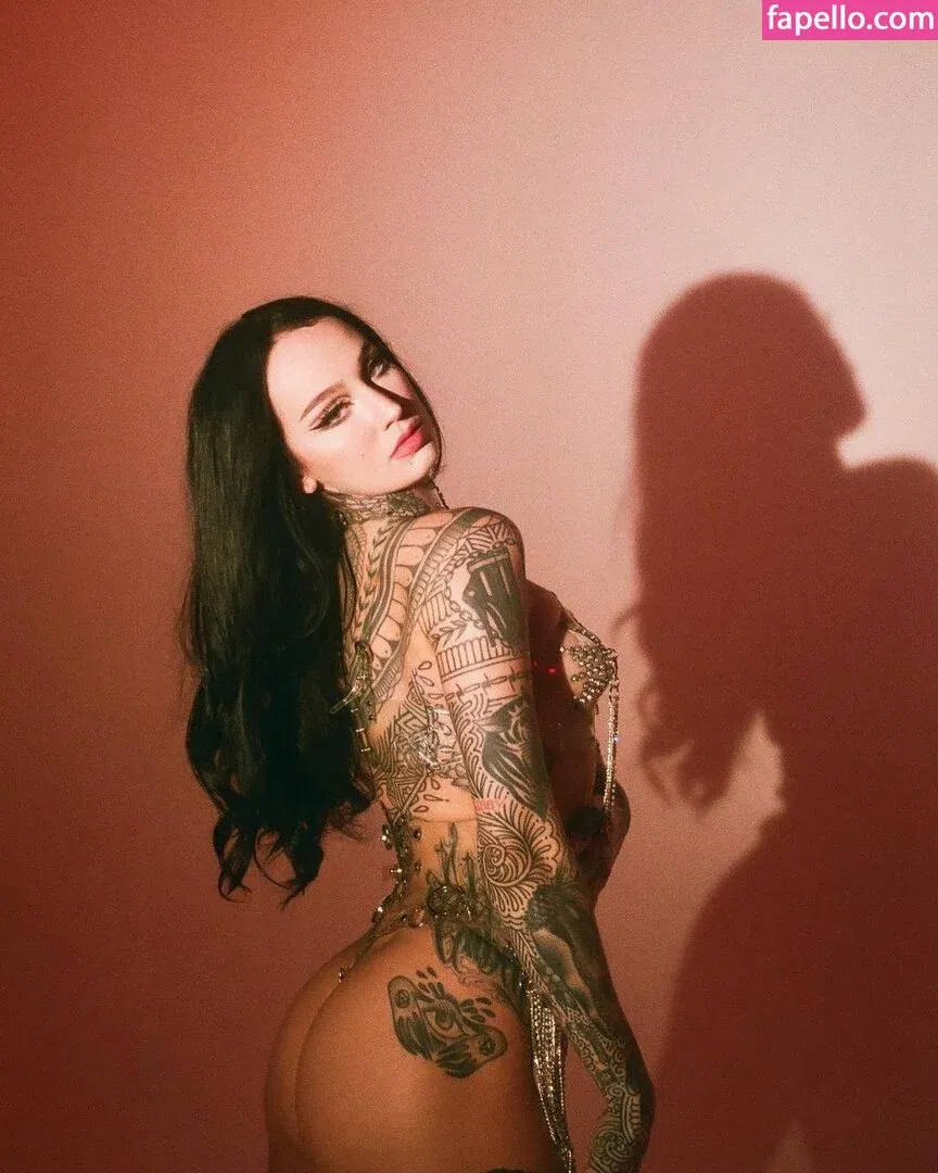 Emma Vauxdevil Onlyfans Photo Gallery 