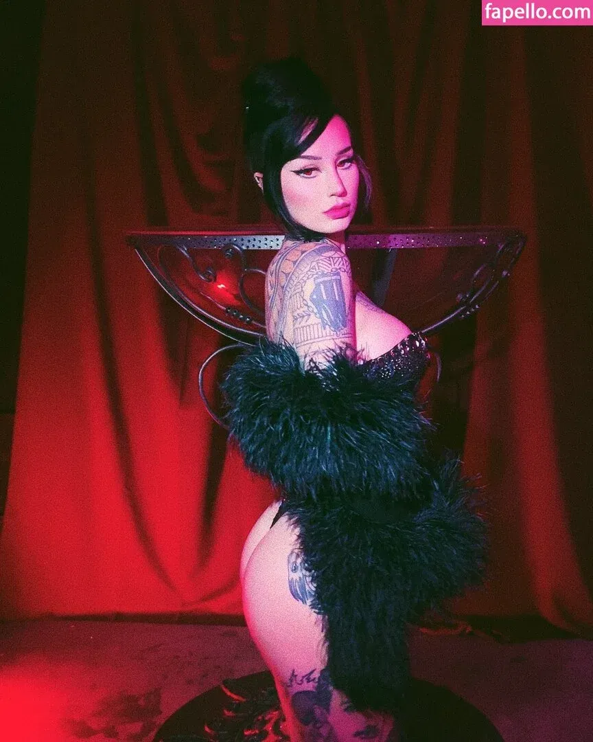 Emma Vauxdevil Onlyfans Photo Gallery 