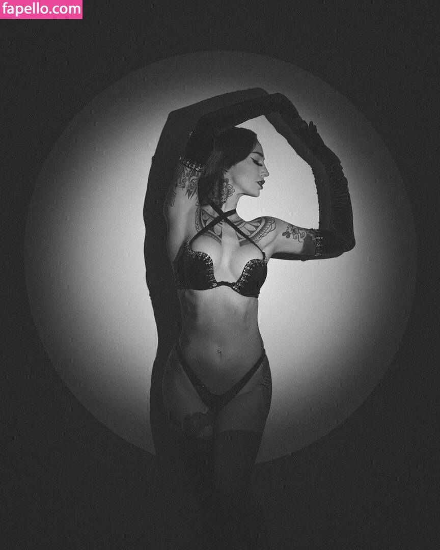 Emma Vauxdevil Onlyfans Photo Gallery 