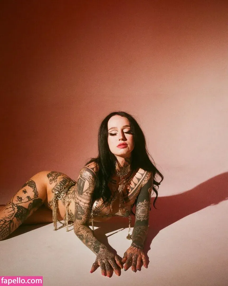 Emma Vauxdevil Onlyfans Photo Gallery 