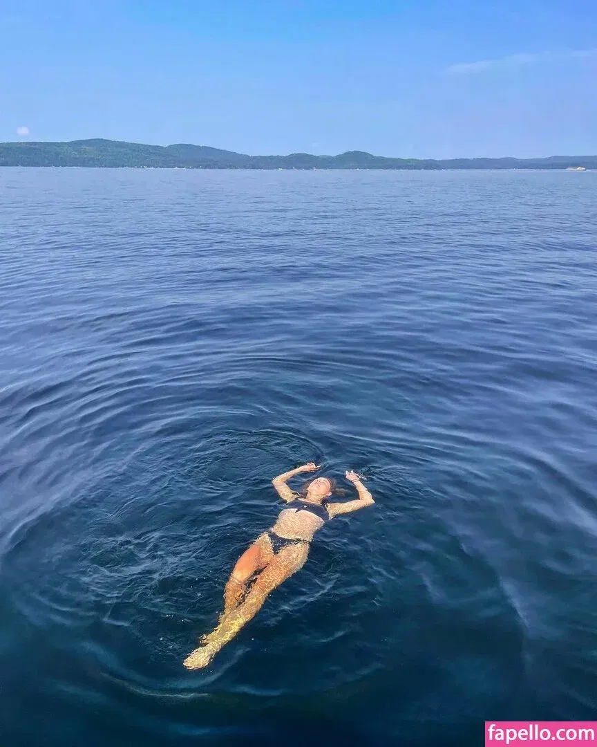 EmilyThankYouNext Onlyfans Photo Gallery 