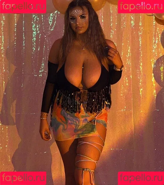 BustyLiv J Onlyfans Photo Gallery 