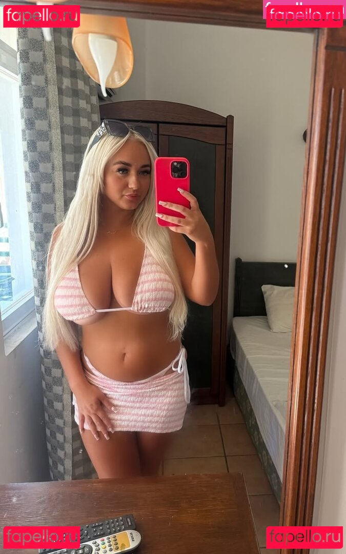 Little Blonde Nude Onlyfans Photo 48