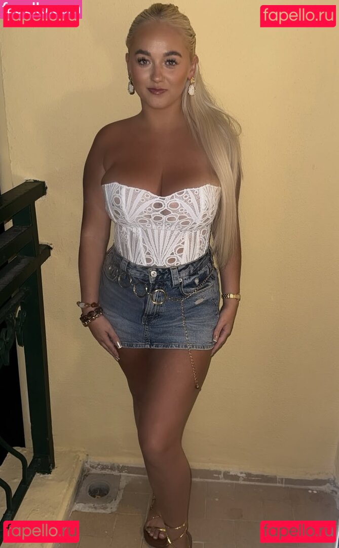 Little Blonde Nude Onlyfans Photo 37