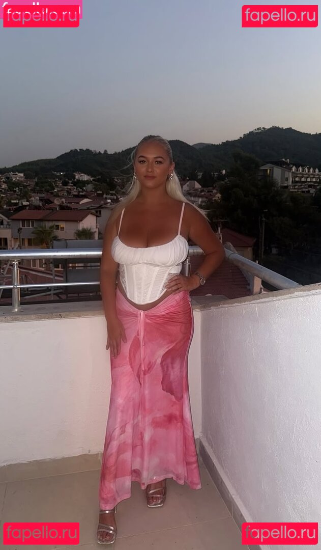 Little Blonde Nude Onlyfans Photo 33