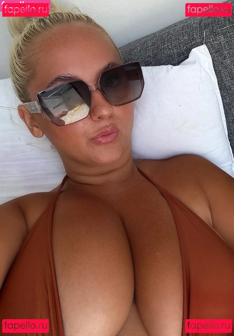 Little Blonde Nude Onlyfans Photo 31