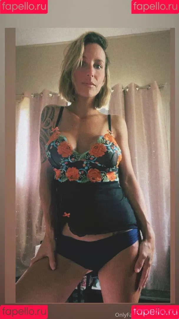 Lyssa Chapman Onlyfans Photo Gallery 