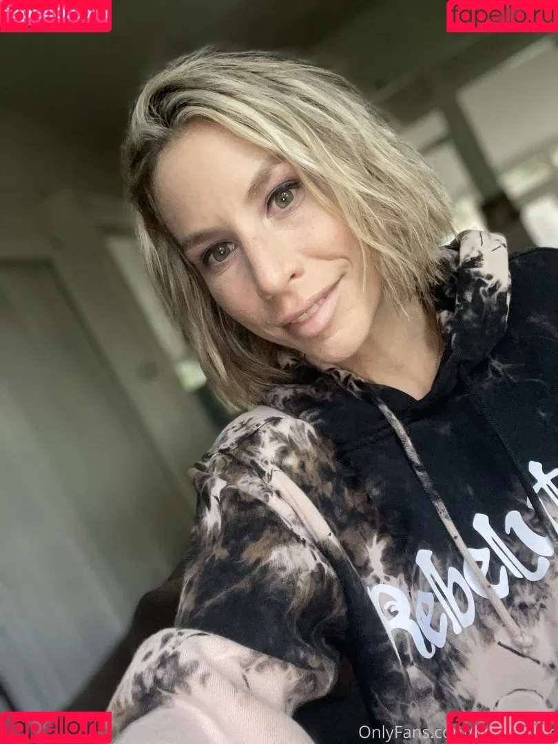 Lyssa Chapman Onlyfans Photo Gallery 