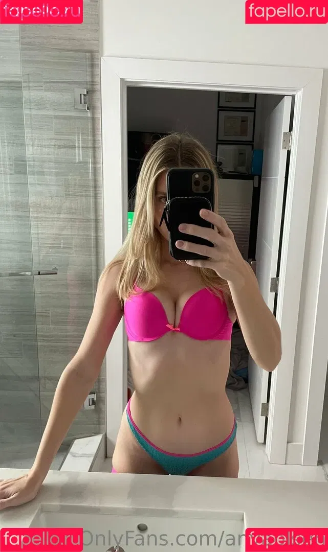 Anya Olsen Onlyfans Photo Gallery 