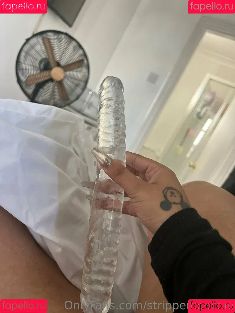 Mel Farahmand Onlyfans Photo Gallery 