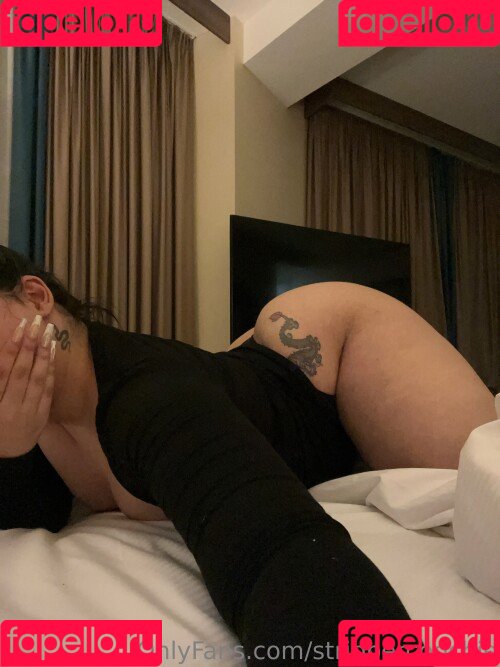 Mel Farahmand Onlyfans Photo Gallery 