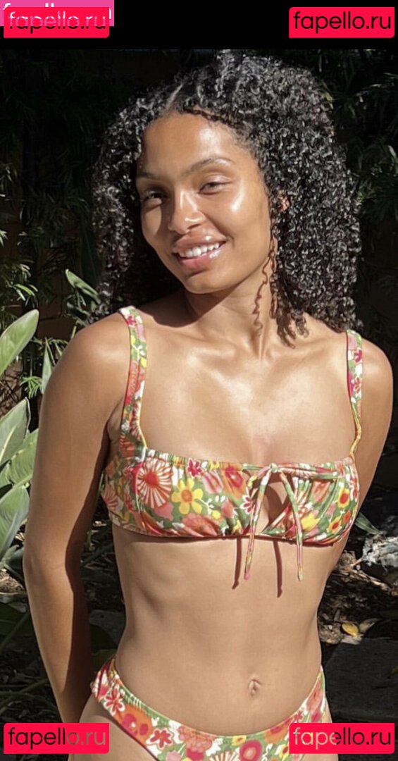 Yara Shahidi Nude Onlyfans Photo 33