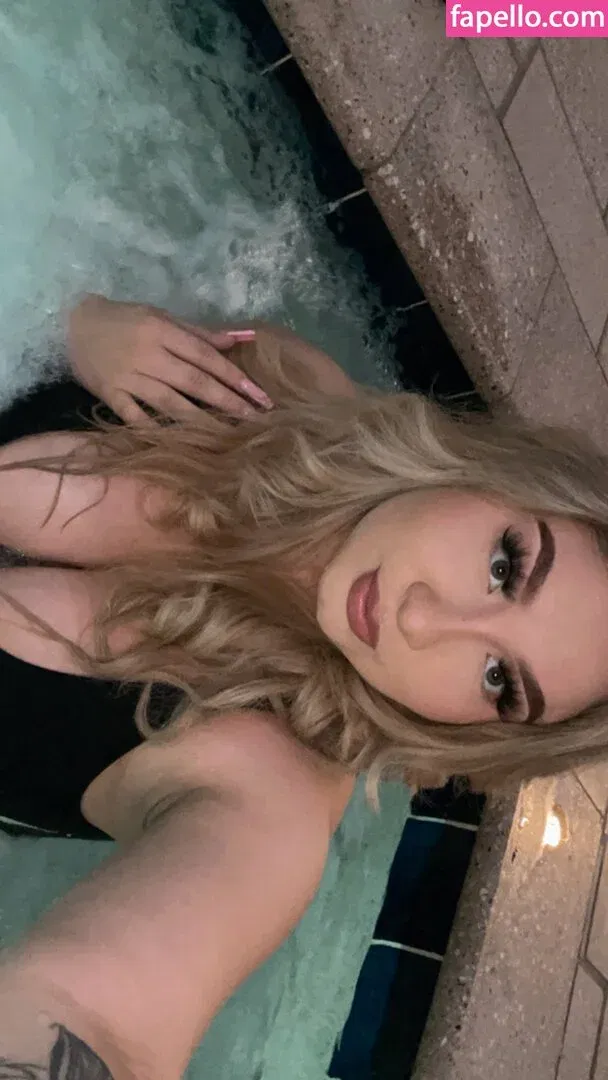 mixhelleeg Onlyfans Photo Gallery 