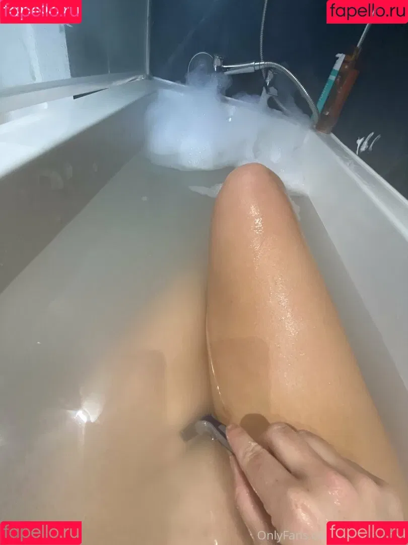Robyn Allan Onlyfans Photo Gallery 