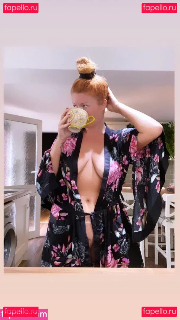 Robyn Allan Onlyfans Photo Gallery 