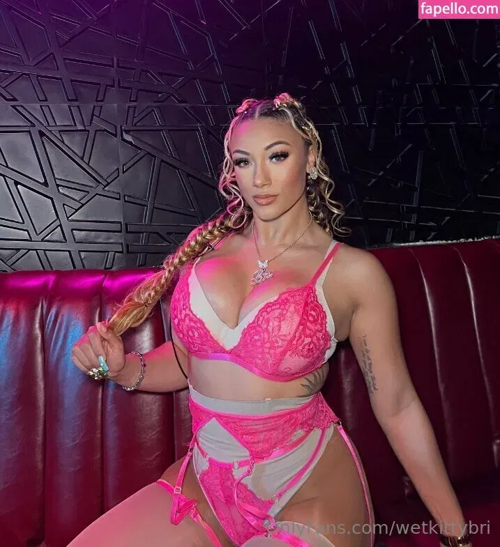 wetkittybri Onlyfans Photo Gallery 