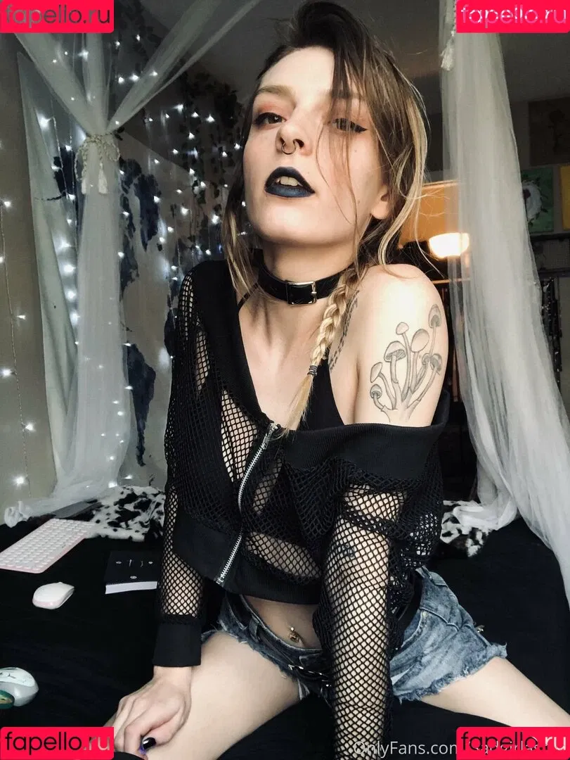 sadgirlastridsfree Onlyfans Photo Gallery 