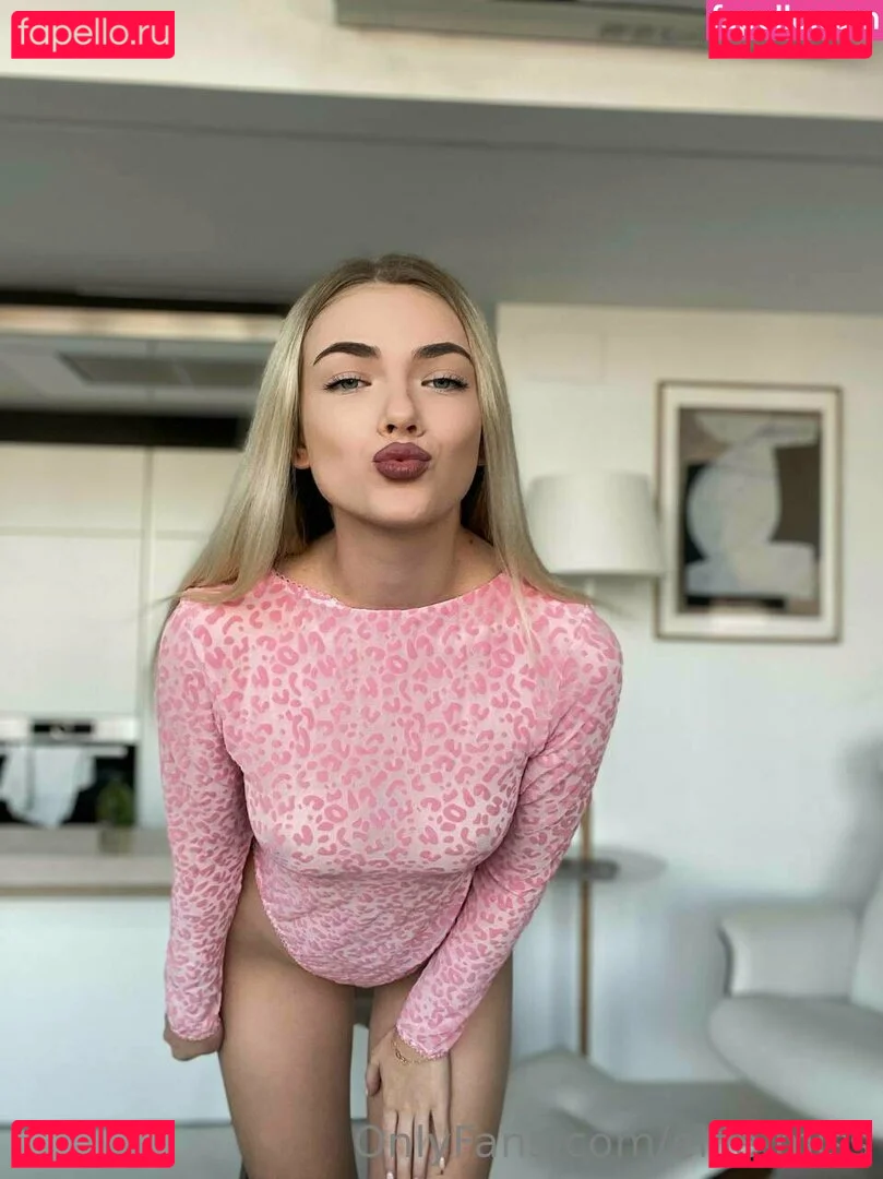 ellie.miss Onlyfans Photo Gallery 