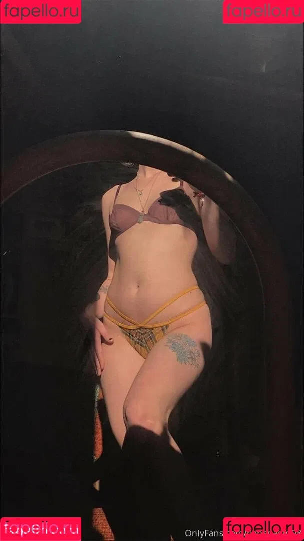 bananagirl98 Onlyfans Photo Gallery 