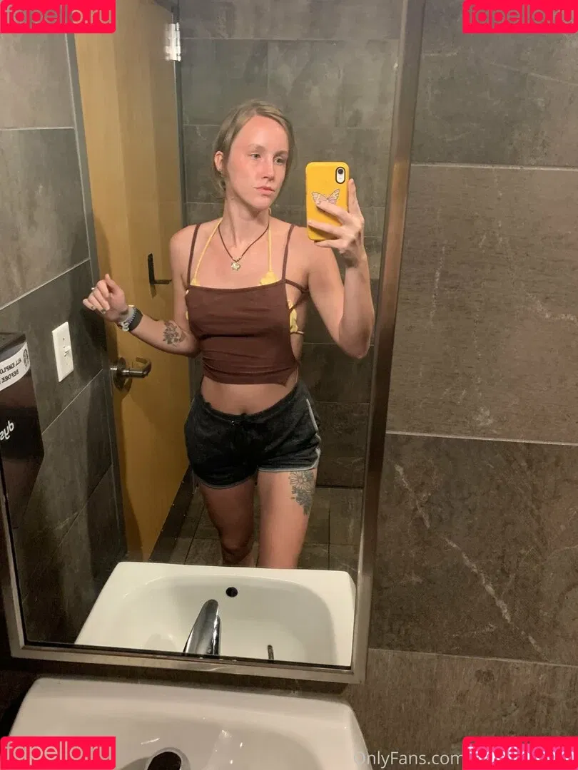bananagirl98 Onlyfans Photo Gallery 