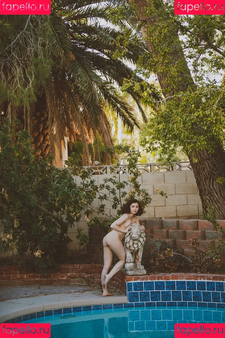 Leana Lovings Onlyfans Photo Gallery 