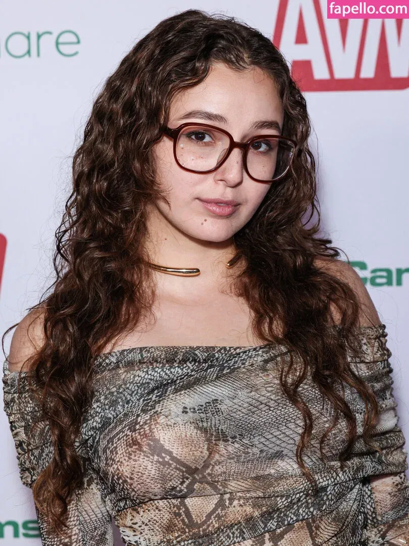 Leana Lovings Onlyfans Photo Gallery 