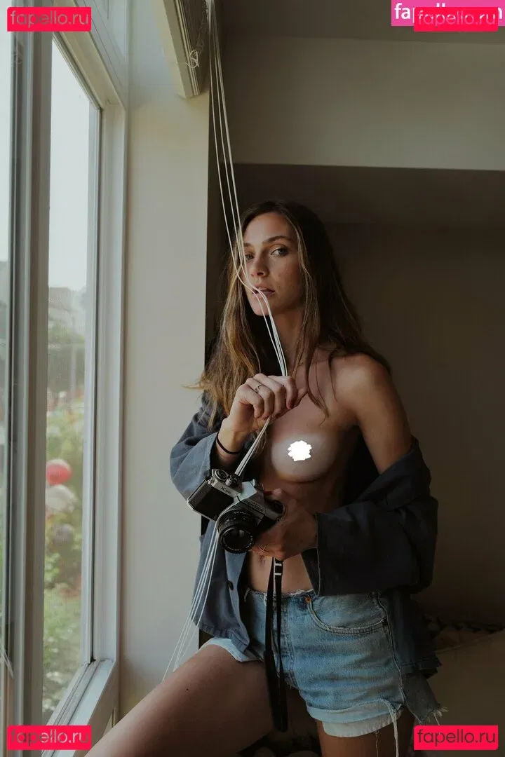 Emily Hall Onlyfans Photo Gallery 