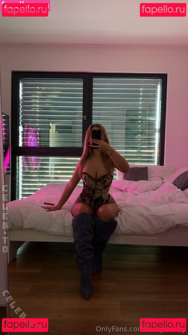 louryamory Nude Onlyfans Photo 23