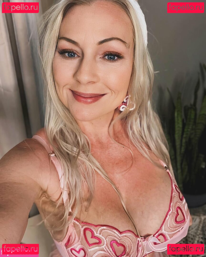 LactatingMILFBritney Nude Onlyfans Photo 21