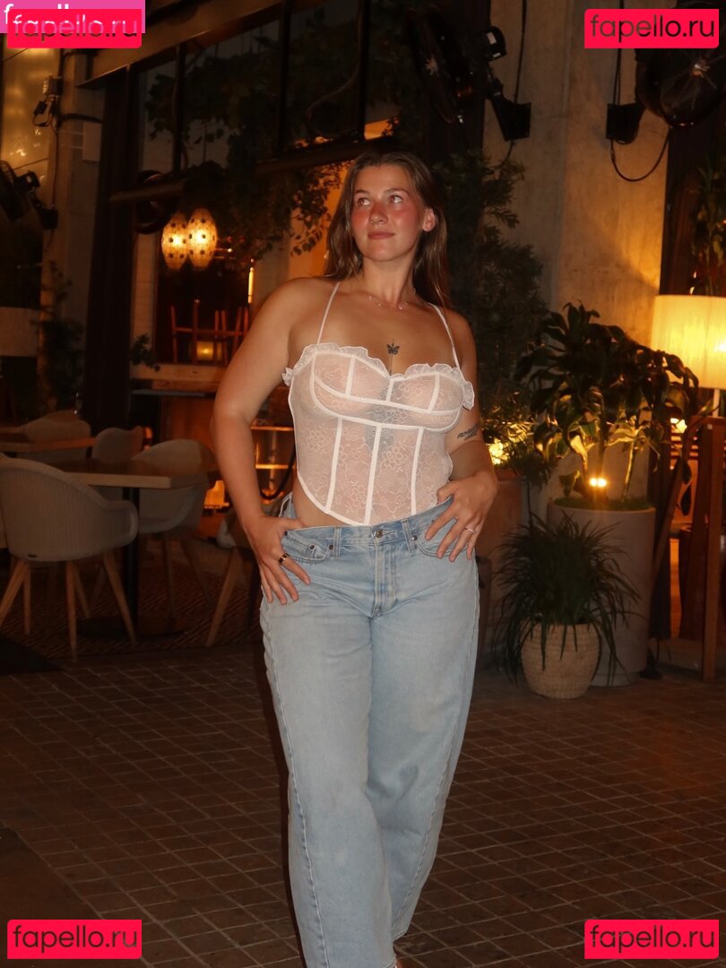 Esther Burden Nude Onlyfans Photo 33