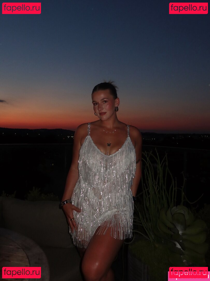 Esther Burden Nude Onlyfans Photo 32