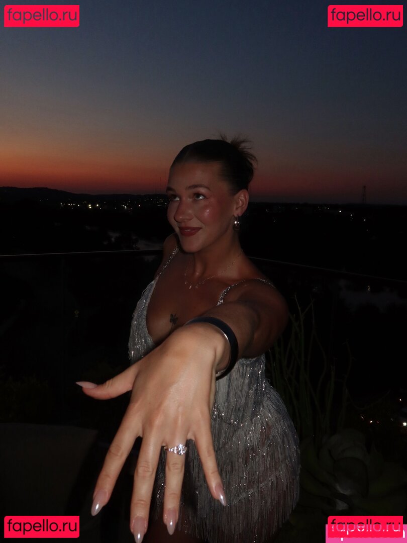 Esther Burden Nude Onlyfans Photo 20