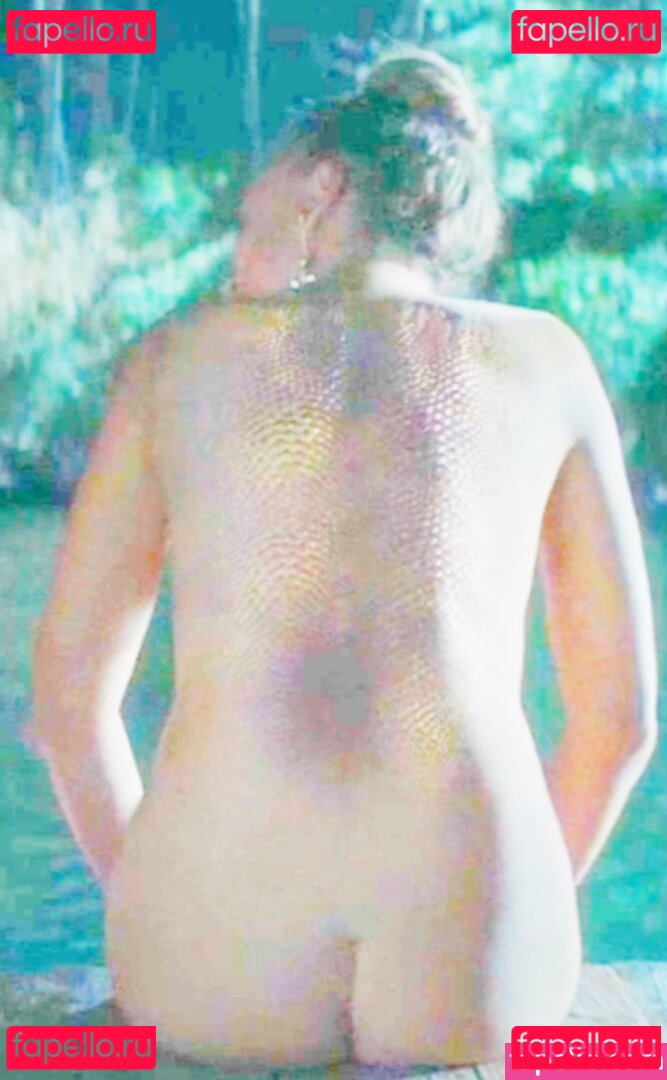 Serenay Sar?kaya Nude Onlyfans Photo 5