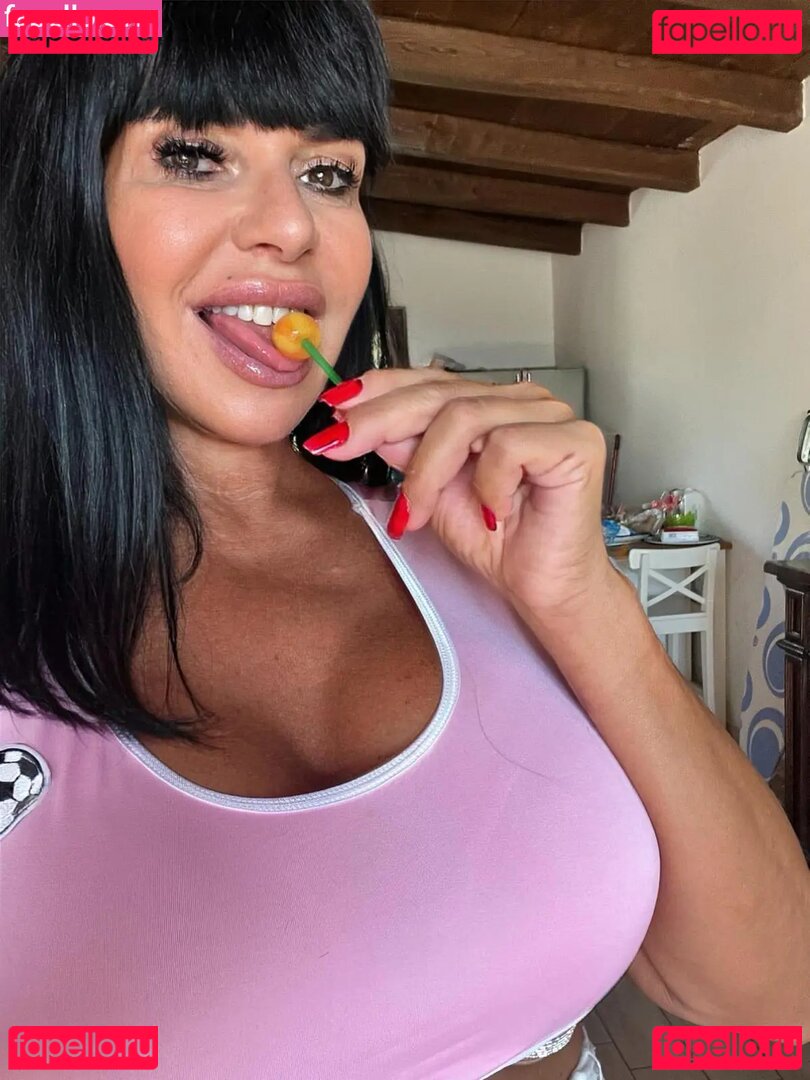 Naima Guidi Onlyfans Photo Gallery 