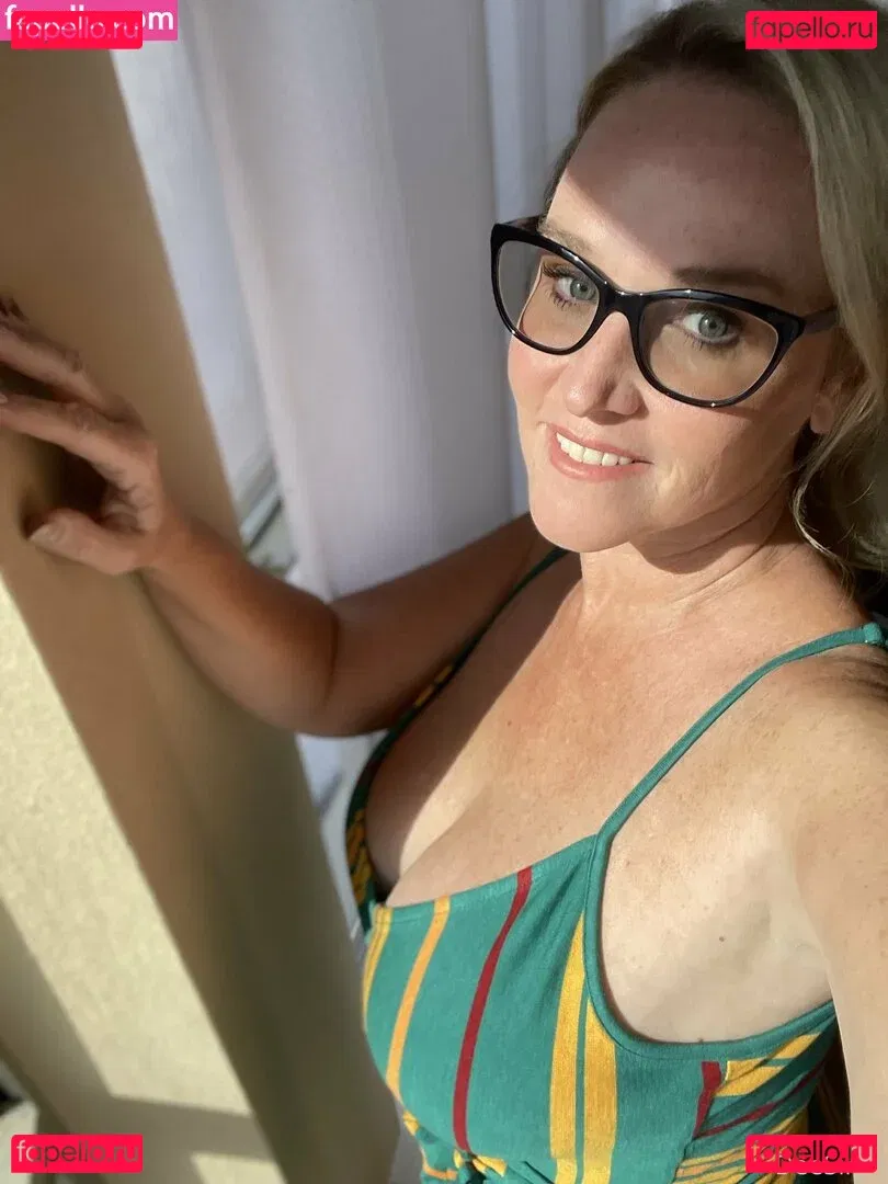 deesiren Onlyfans Photo Gallery 