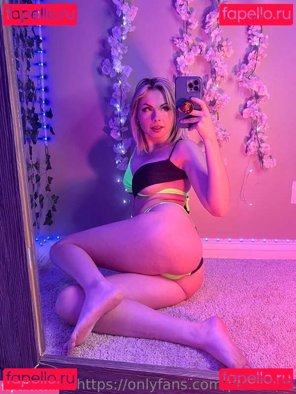 Ava young Nude Onlyfans Photo 15