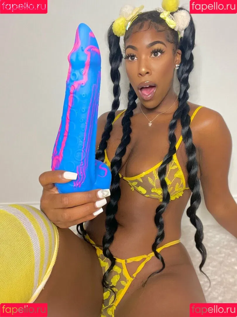 babygirlnaomii Onlyfans Photo Gallery 