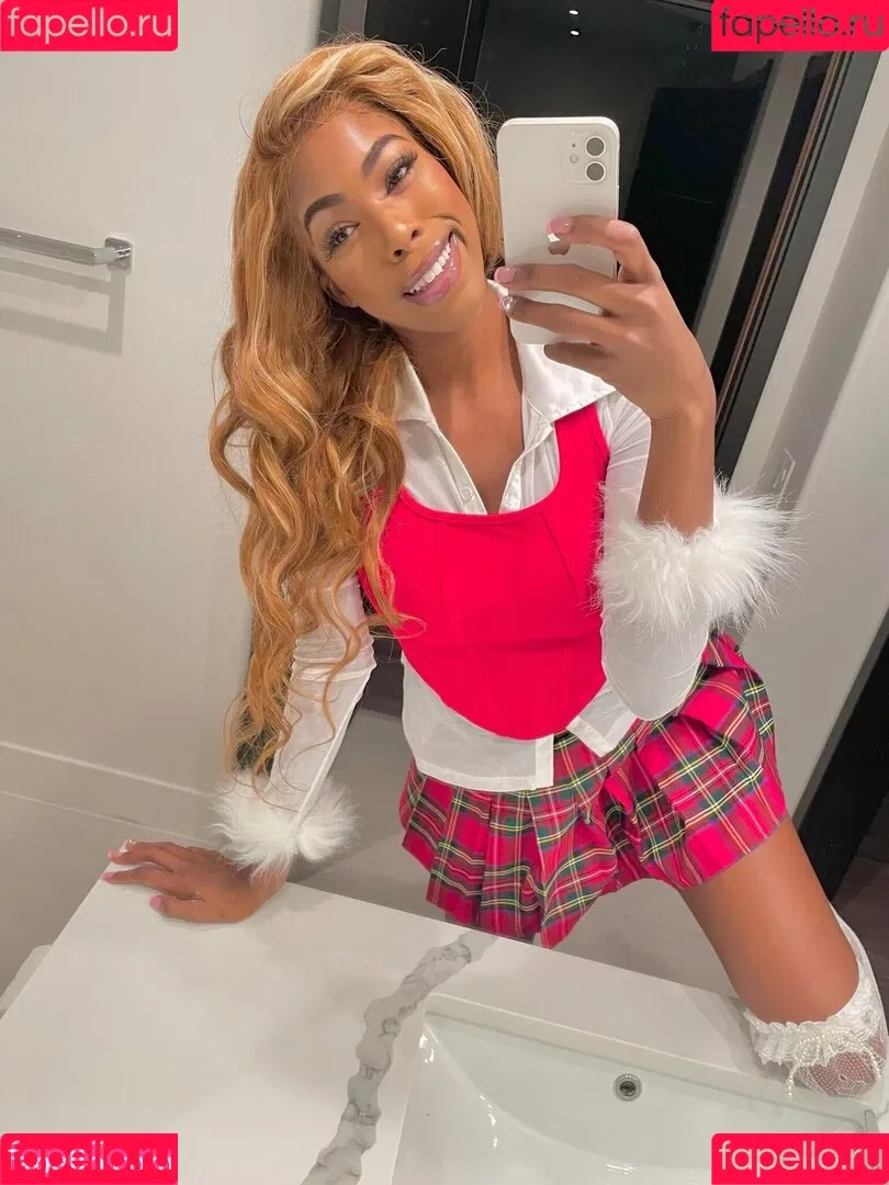 babygirlnaomii Onlyfans Photo Gallery 