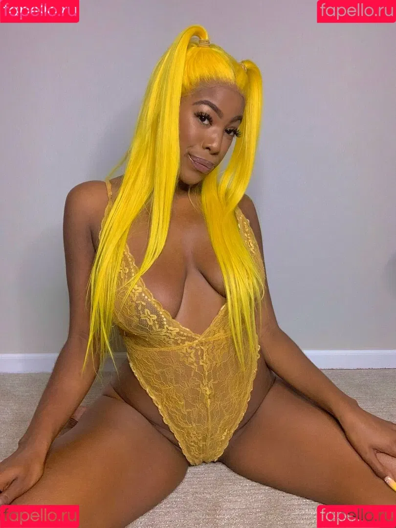 babygirlnaomii Onlyfans Photo Gallery 