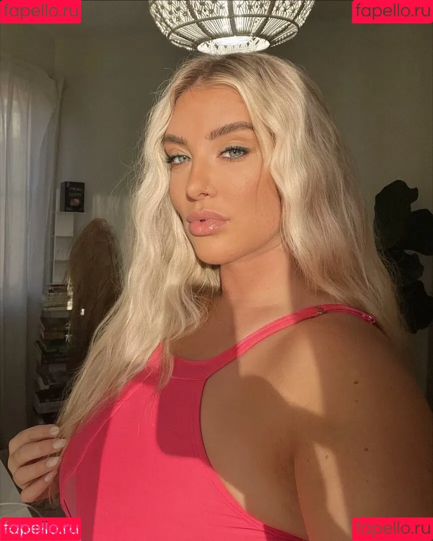 Taya Christian Onlyfans Photo Gallery 