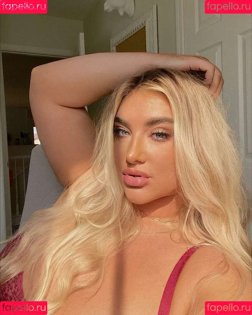 Taya Christian Onlyfans Photo Gallery 