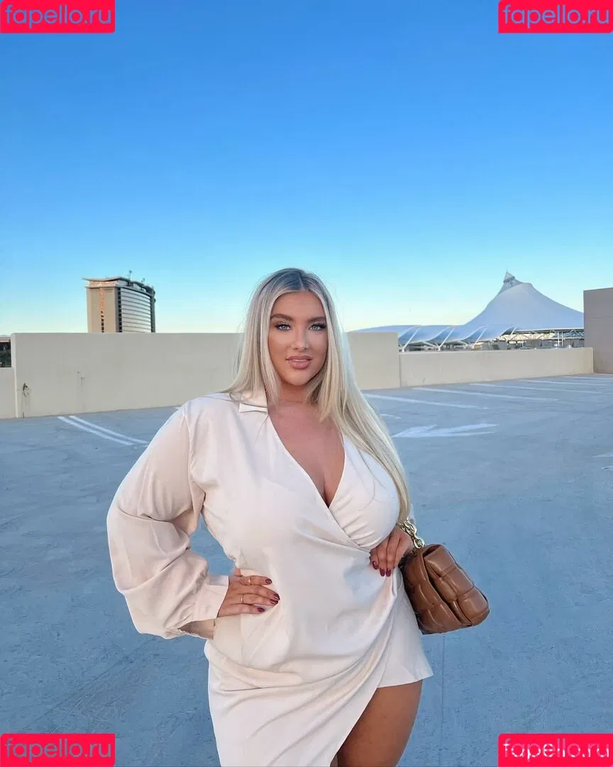 Taya Christian Onlyfans Photo Gallery 