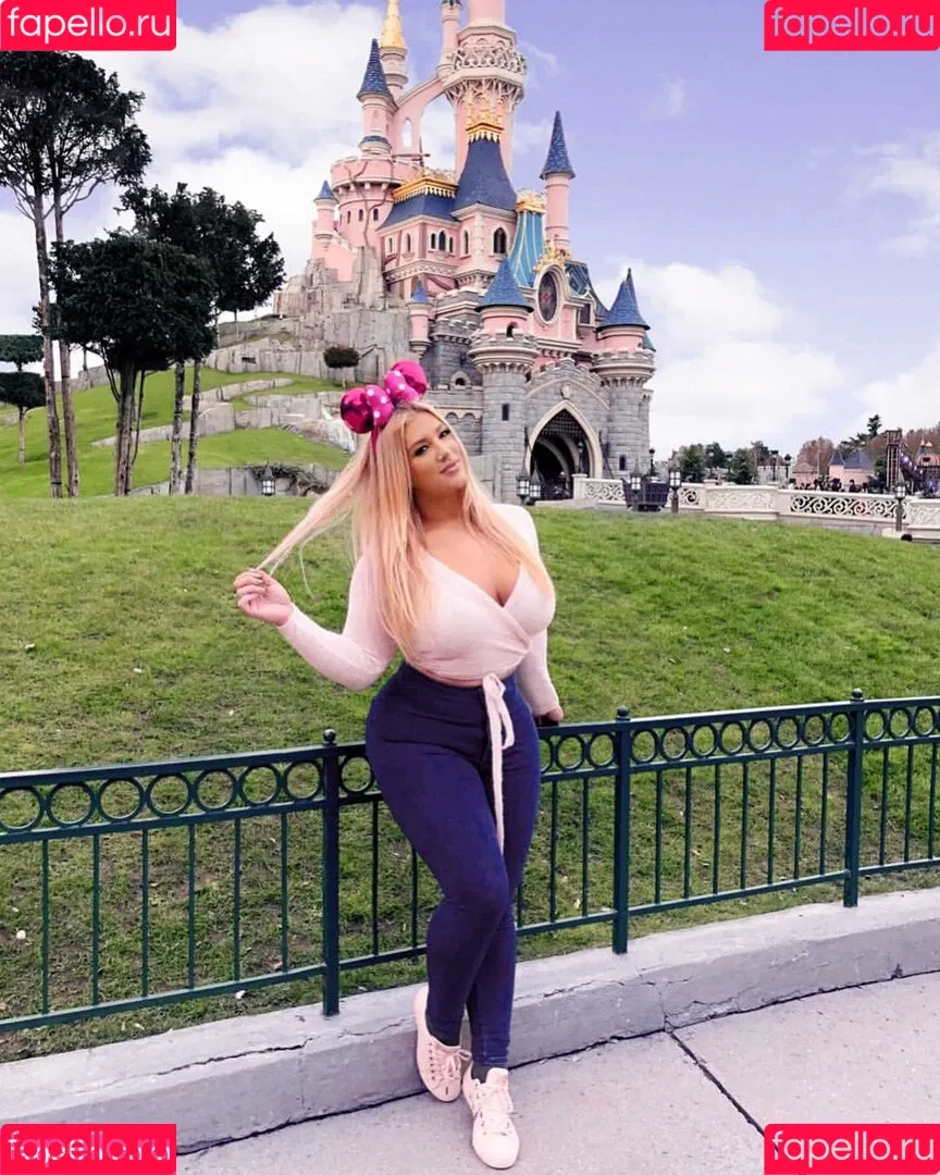 Taya Christian Onlyfans Photo Gallery 