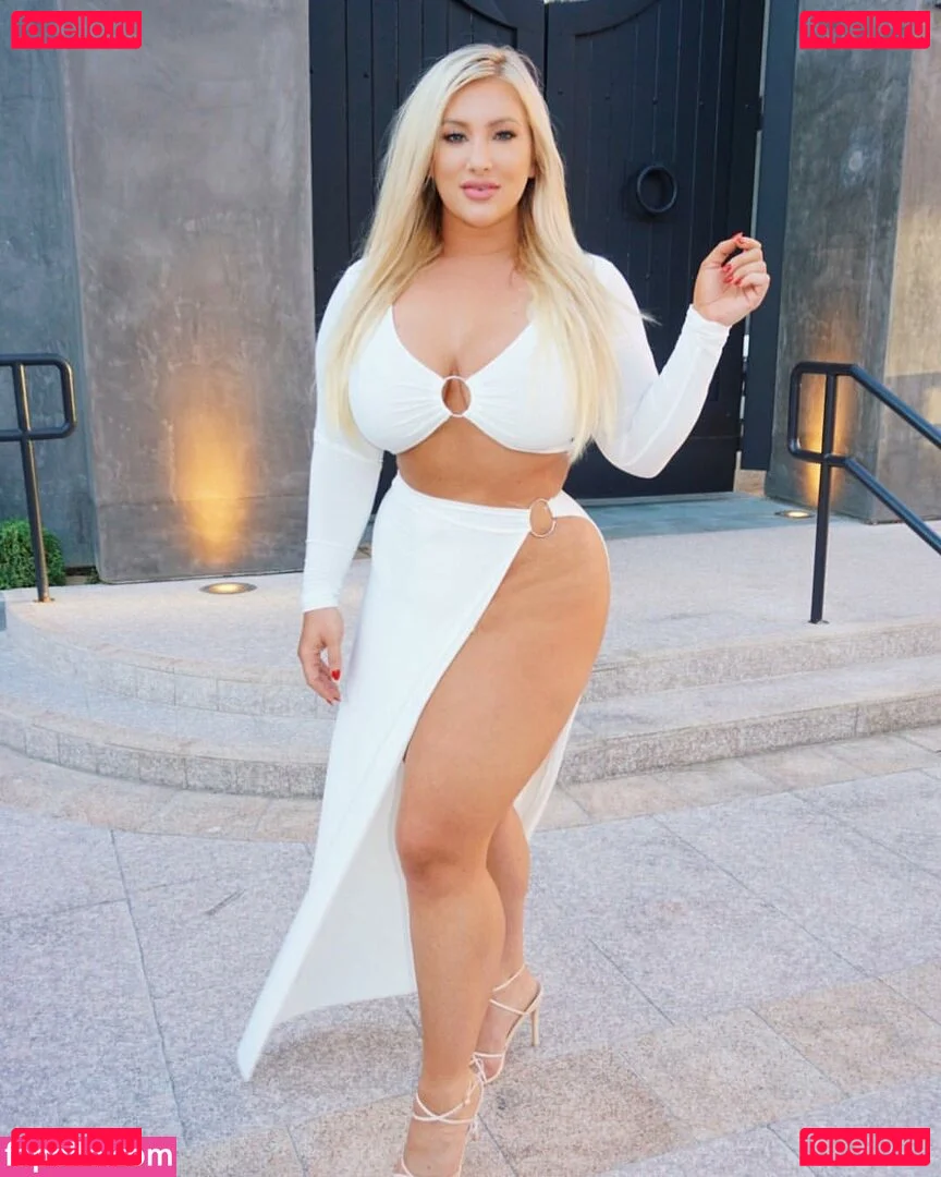 Taya Christian Onlyfans Photo Gallery 