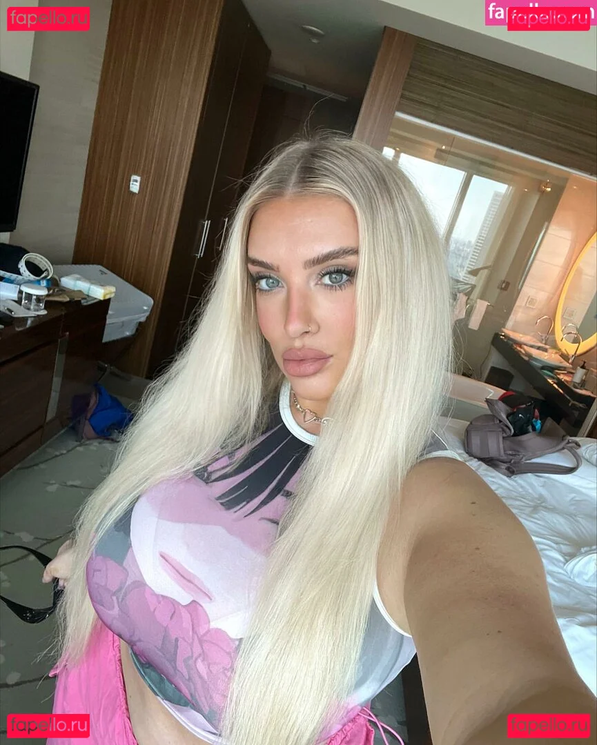 Taya Christian Onlyfans Photo Gallery 