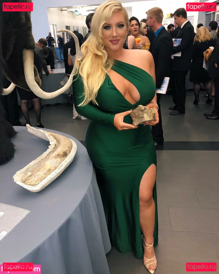 Taya Christian Onlyfans Photo Gallery 